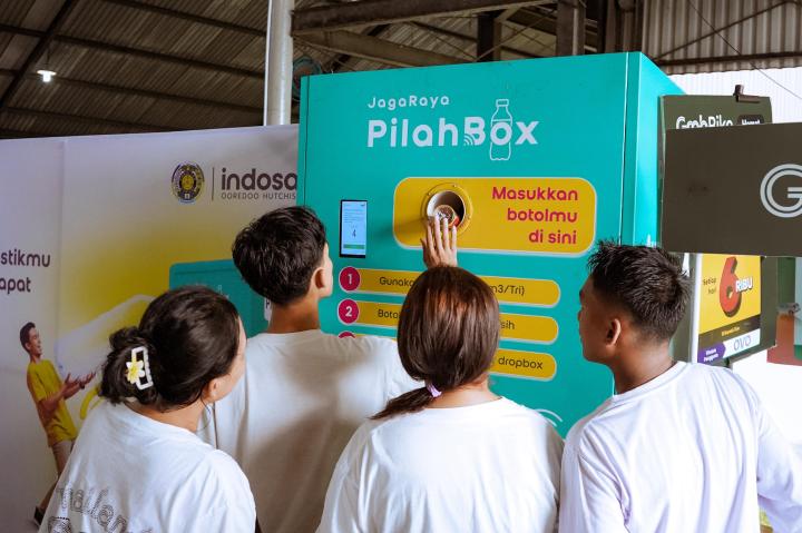 Indosat dan USU Pilah Sampah Plastik melalui JagaRaya Pilahbox di Vokasi Expo 2025   