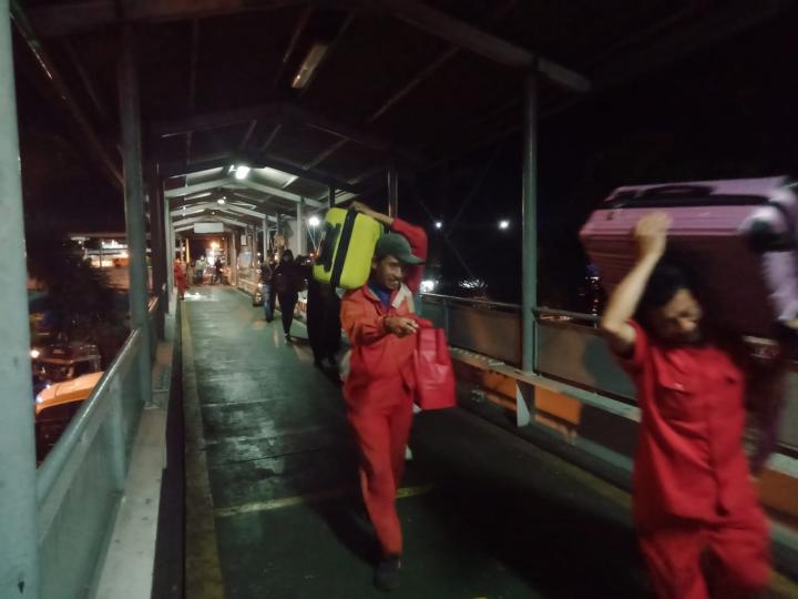 Porter Pelabuhan Bakauheni Rasakan Berkah di Mudik Lebaran