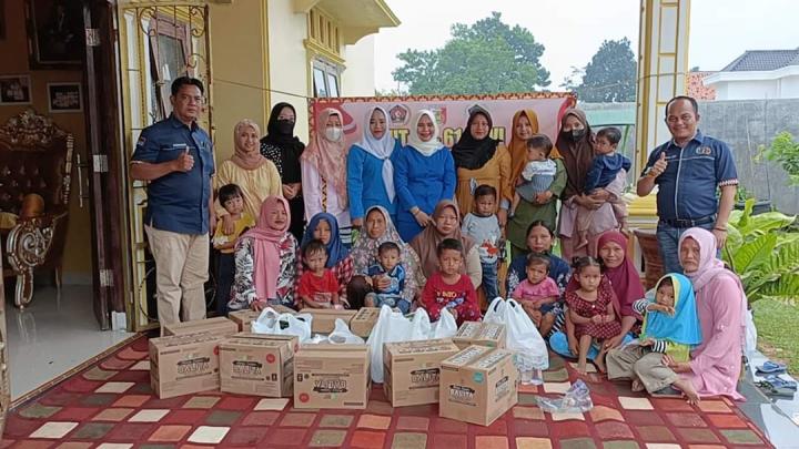 Dalam Rangka HUT Ke-61, IKWI Tulang Bawang Salurkan Bantuan Pencegahan Stunting Anak