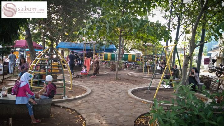 Taman Griya Utama Alternatif Warga Menikmati Sore Hari