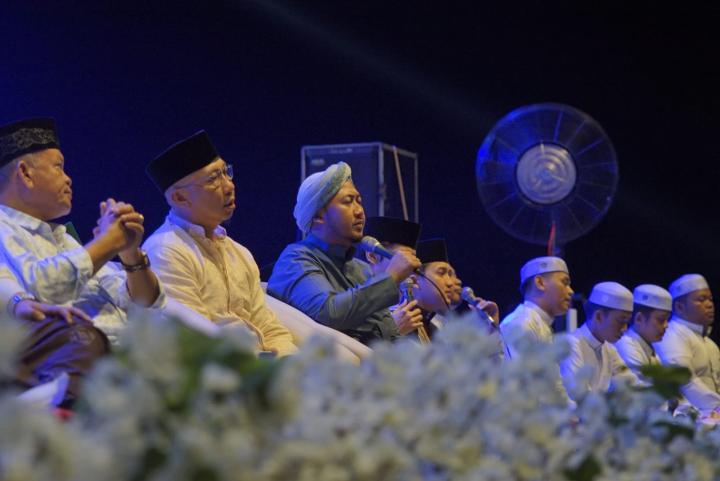 Puluhan Ribu Masyarakat Tubaba Hadiri Sholawatan Bersama Mirza - Jihan 
