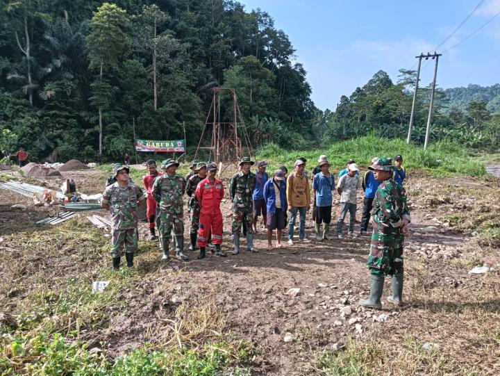 Jembatan Gantung Garuda di Way Umbar Tanggamus Capai 45 Persen, Pangdam XXI: Akses Warga Jadi Prioritas   