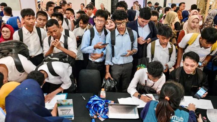 Janji 19 Juta Lapangan Kerja: Antara Angka Statistik dan Realita di Lapangan