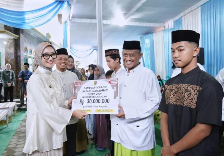Safari Ramadan di Pringsewu Bawa Manfaat Nyata bagi Warga: Bantuan Sosial, Infrastruktur, hingga Sembako   