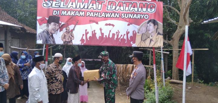 Jelang HUT RI Ke 76 Forkompimcam Windusari Laksanakan Ziarah Di Makam Pahlawan