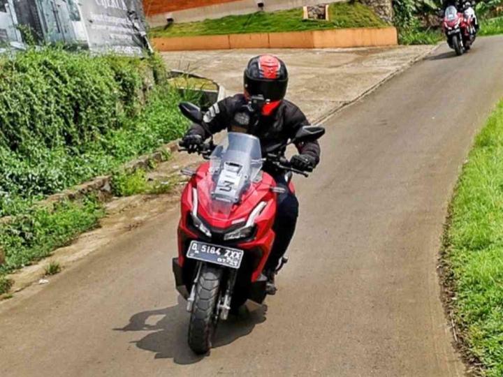 Kenali Penyebab Sepeda Motor Oleng Saat Dikendarai   