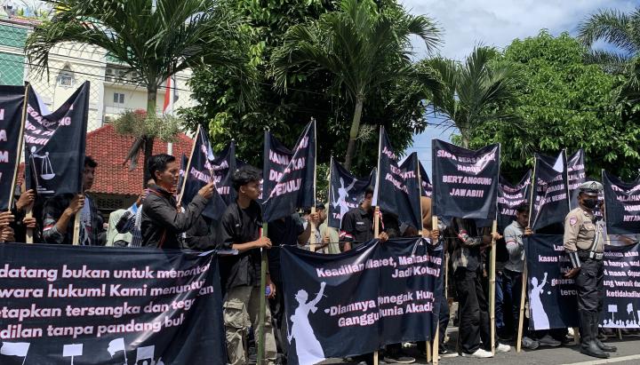 Ratusan Massa AMPPL Unjuk Rasa di Mapolres Bandar Lampung, Tuntut Kapolres Bertindak Tegas