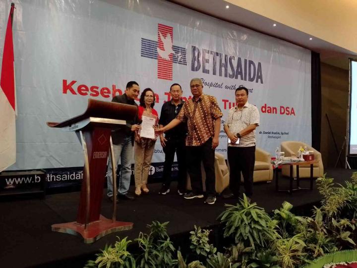 Seminar Kesehatan Bethsaida Hospital Kesehatan Jantung, Tulang, dan DSA di Hotel EmersiaÂ 