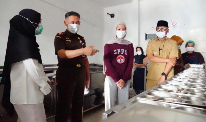 Gubernur Lampung dan Kajati Tinjau Dapur MBG hingga Distribusi Makanan ke Sekolah