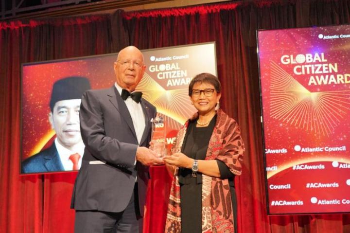 Presiden Jokowi Terima Penghargaan Global Citizen Award