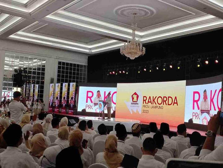 Bacalon DPD RI Benny Uzer Diperkenalkan Kepada Semua Peserta Saat Rakorda Gerindra LampungÂ 