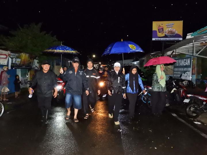 Pemkot Langsung Turun Salurkan Bantuan Beras dan Sembako Bagi Korban Banjir