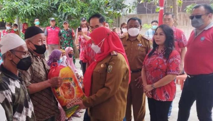 PSMTI Lampung Bersama Pemkot Bandar Lampung Bagikan Sembako Untuk Masyarakat 