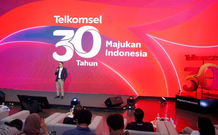Evolusi Brand Legendaris SIMPATI di Momen 30 Tahun Telkomsel untuk Majukan Indonesia, Selebrasi "30 Tahun, 30 Kejutan" bagi Seluruh Pelanggan