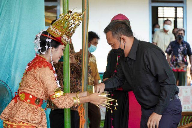 Pembangunan Gereja Katolik Diresmikan Langsung Lewat Peletakan Batu Pertama oleh Bupati Tubaba