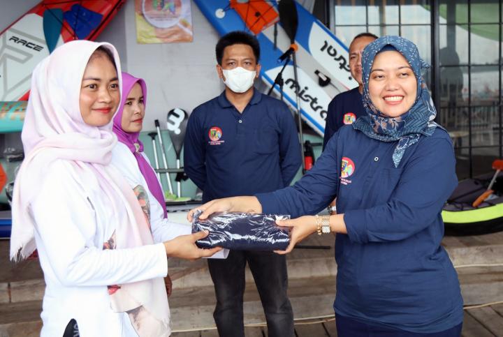 Bentuk Perhatian Pemerintah, Wagub Serahkan Bantuan