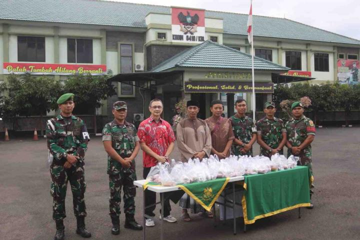 PSMTI Lampung Bersama Kodim 0410/KBL Bagikan Takjil Kepada Masyarakat Sekitar