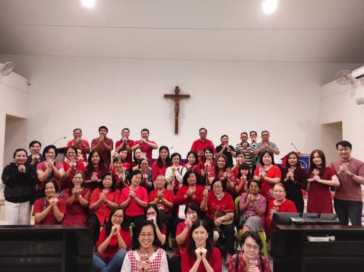 Sukacita Praise and Worship PDPKK St. Lucia Paroki Katedral Kristus Raja Tanjungkarang dalam Nuansa Imlek
