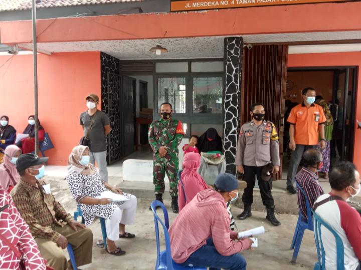 Pastikan Aman, Pembagian BST Dikawal Personil TNI-Polri