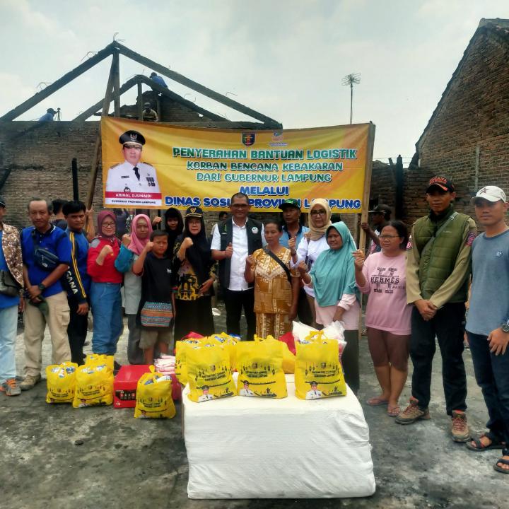 Kadis Sosial Aswarodi : Bantuan Untuk Korban Kebakaran di Desa Penengahan Pesawaran, Bentuk Perhatian Pak Gubernur Lampung 