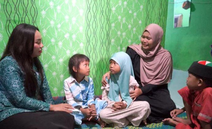 Tangis Ibu Desi Pecah, Tiga Anaknya Idap Thalasemia: Kehadiran Zita Anjani Bawa Harapan