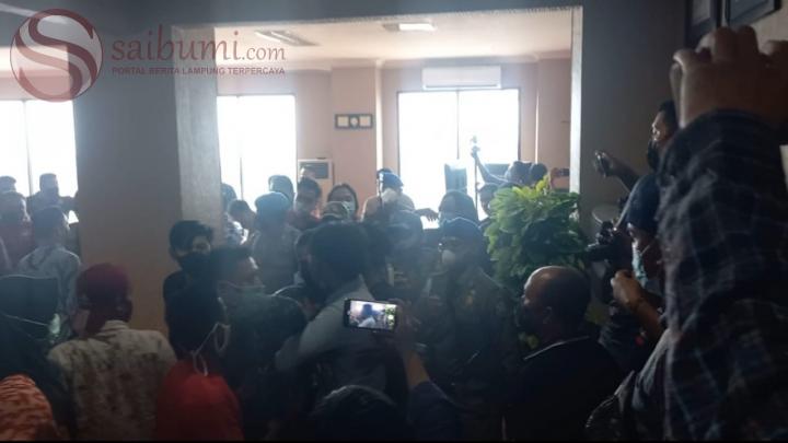 Audiensi Pedagang Pasar SMEP Dengan Walikota Berlangsung  Ricuh