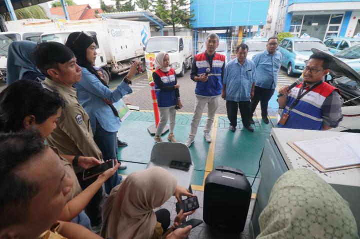 PGN Ajak Jurnalis Naik Taksi BBG dalam Roadshow AJP 2025 Teritori Jatimbalinus