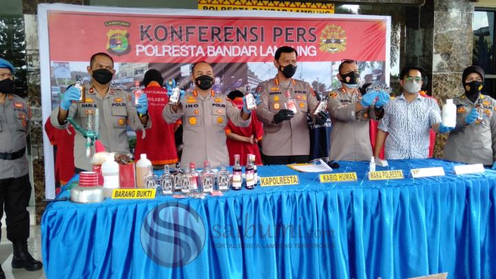 Pembuat Miras Oplosan diamankan Polresta Bandar Lampung 