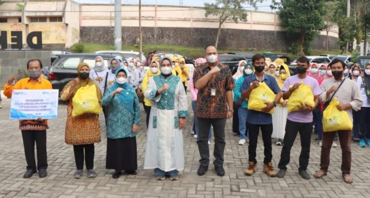 Ketua TP. PKK Provinsi Lampung Salurkan Bantuan Program SIGER Bersama 15 OPD Dilingkungan Pemprov Lampung