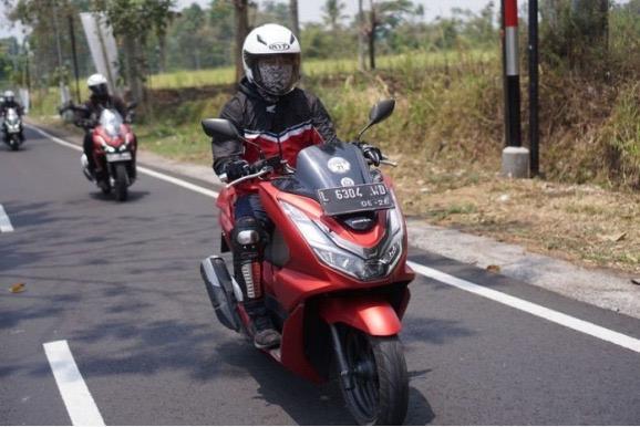 Ternyata Ban Motor Yang Bokat Atau Gundul Itu Bisa Bahaya Juga Loh!!   