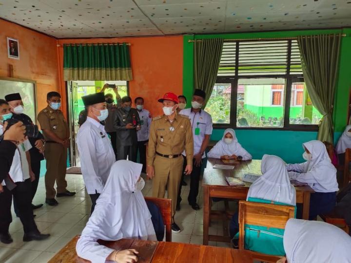 PELAYANAN KESEHATAN REPRODUKSI   BAGI CALON PENGANTIN PADA MASA PANDEMI COVID-19 DINKES LAMBAR