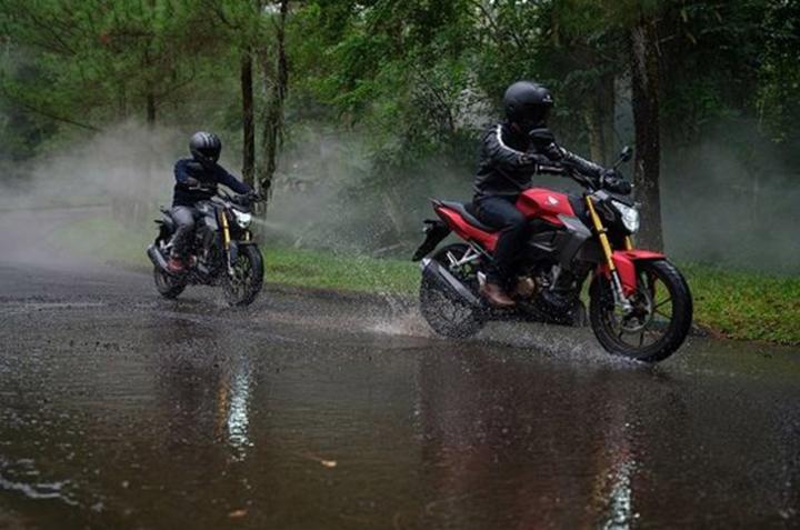 Musim Hujan Sudah Tiba, Yuk Rutin Cek 5 Komponen Sepeda Motor Mu