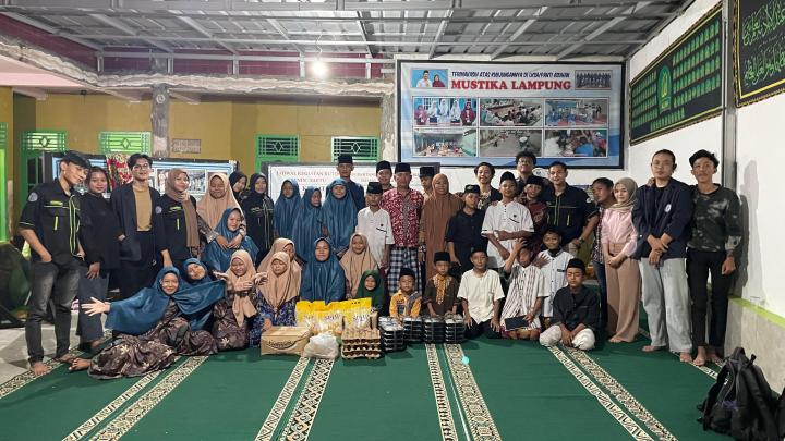 Salurkan Makanan Berbuka Dari Yayasan Alfian Husin, Ini Kata Mahasiswa IIB Darmajaya 