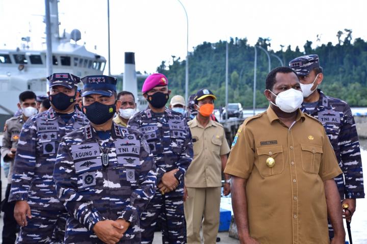 Pasmar 3 Dukung Serbuan Vaksinasi di Wasai Kabupaten Raja Empat