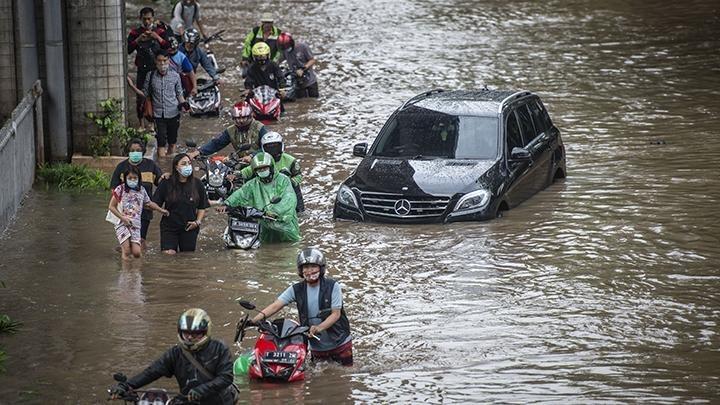 Pertolongan Pertama Saat Motor Terendam Banjir