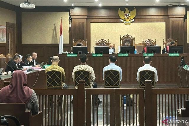 Kasus Korupsi Minyak dan BBM, Empat Terdakwa Pertamina Patra Niaga Diseret ke Pengadilan