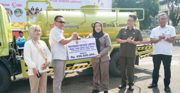 Pemkot Bandar Lampung Terima Bantuan Satu Unit Mobil Pengangkut Tinja