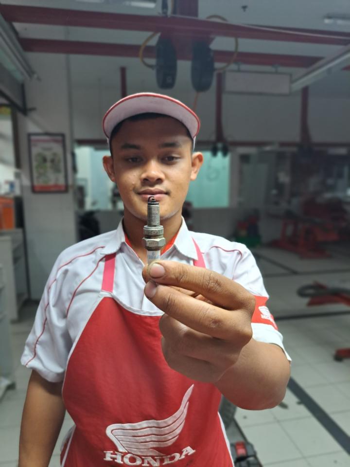 Begini Cara Mudah Perawatan Busi Sepeda Motor