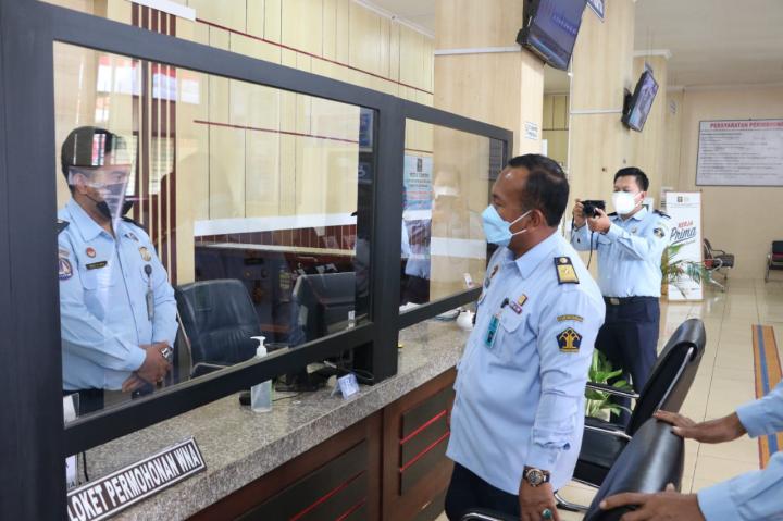 Kuatkan Satuan Kerja, Plt Kepala Kantor Wilayah Lampung Kunjungi Lapas Kotabumi dan Kantor Imigrasi Kotabumi
