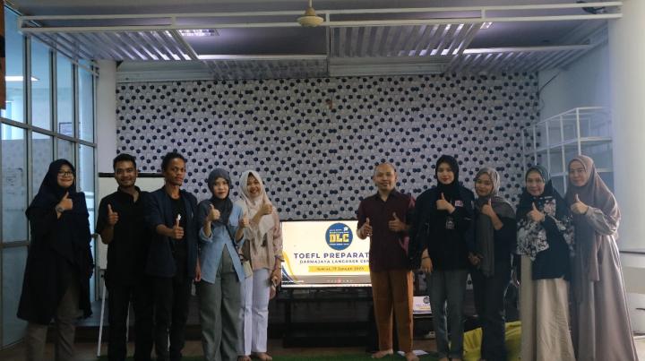 Mahasiswa Internasional Madagaskar Ramaikan TOEFL Preparation di IIB Darmajaya