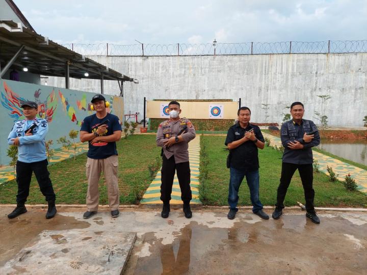 Asah Ketrampilan Menembak Jajaran Polda Lampung, Kemenkumham, SMSI Lampung