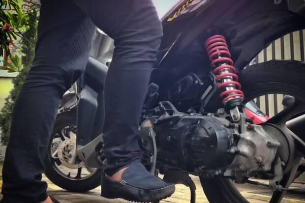 Sering Banget Dilakukan, Ini 5 Cara Yang Salah Saat Memanaskan Sepeda Motor Di Pagi Hari   