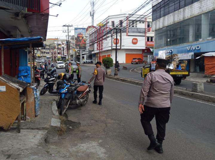 Parkir di Bahu Jalan Ditertibkan, Polisi Intensifkan Patroli di Pusat Aktivitas Kota Bandar Lampung