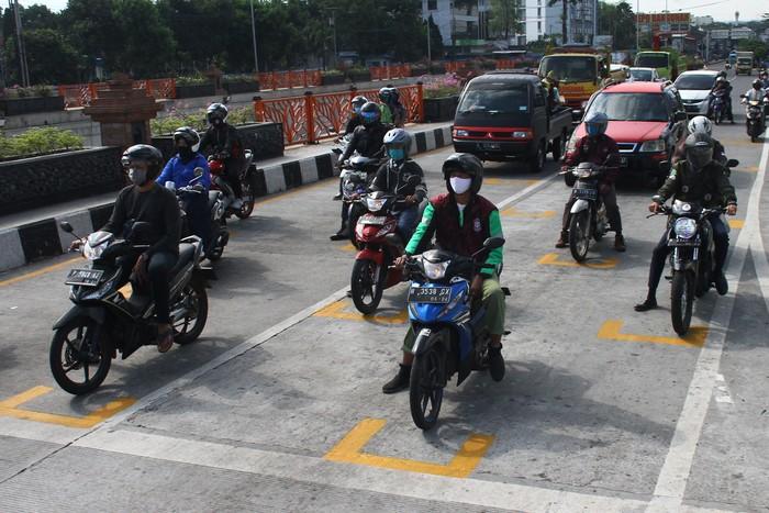 Ini Jarak Aman Naik Motor yang Direkomendasikan Sesuai Kecepatan
