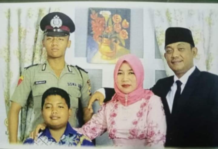 Anak Pertama dari Tiga Bersaudara, Ini Profil Anggota Satuan Brimob Polda Lampung yang Meninggal di PapuaÂ 