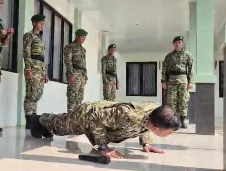 Pangdam XXI/Radin Inten Mayjen Kristomei: Jago Push-Up dan Luwes Berpantun   