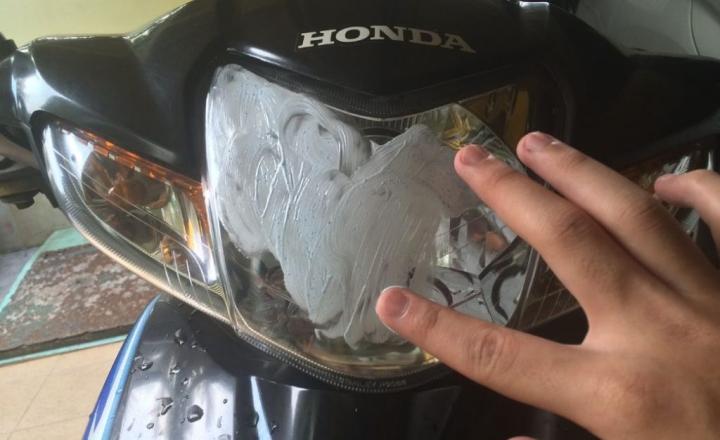 Cara Membersihkan Mika Lampu Motor yang Kusam dan Menguning   