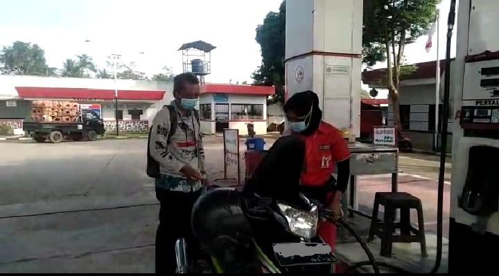 Patut Dicontoh! Konsumen SPBU 24.341.71  Lampung Timur Tertib Jalankan Protokol Kesehatan