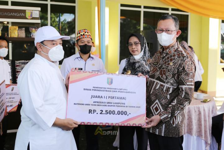 Gubernur Arinal Beri Apresiasi dan Bantuan kepada UKM/IKM yang Inovatif dan Berhasil Lakukan Ekspor