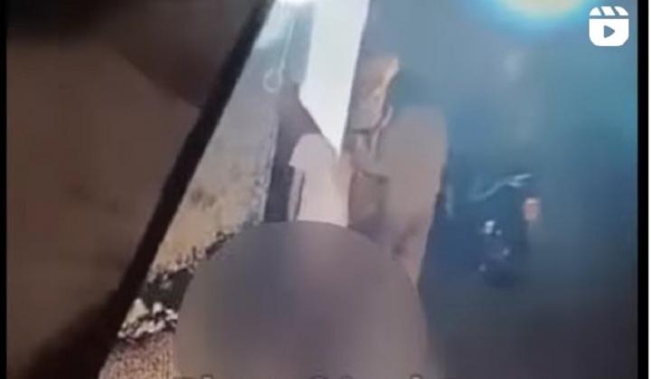 Viral Video Begal Sedang Beraksi Terekam CCTV, Korban Ditanjangi di Jalan